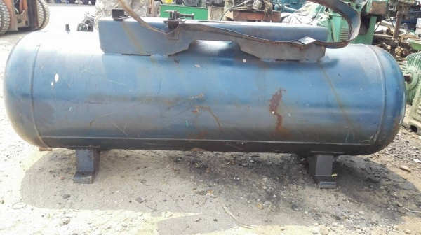 Sell>> ถังลม Champions USA. ขนาด 300 ลิตร. สภาพเดิมไม่มีผุ ถังหนา สวยๆเดิมๆพร้อมใช้.