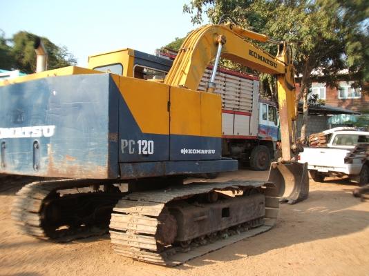 ขายรถแม็คโคร โคมัตสุ 120-2 เครื่องดี ปั้มดี โซ่ช่วงล่างดี สภาพพร้อมใช้งาน