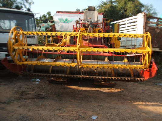 ขายรถเกี่ยวข้าว ศักดิ์พัฒนา รุ่น FG42 เครื่องยนต์ 6BG1 ปั้มไดกิ๊นส์เบอร์ 23