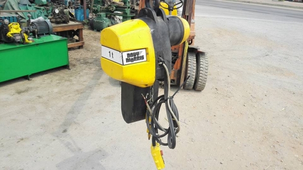 ==== SOLD ==== รอกโซ่ไฟฟ้า NAVY MORRIS Made in Germany ขนาด 1 ตัน.ไฟ 380V. โซ่ยาว 6 เมตร สภาพสวยอุปกรณ์ครบดึงนิ่มพร้อมใช้งาน