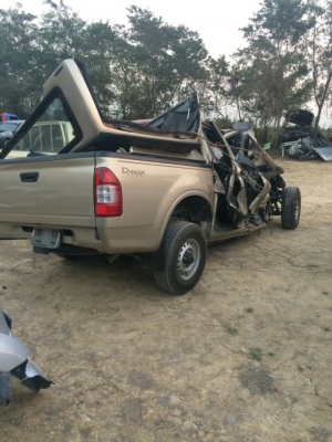 ซากดีเเมกด์ เครื่อง2500 ปี05 เเยกขายทุกอย่างทั้งคันสนใจสอบถามได้มีหลายรุ่นทั้งเก๋งเเละกระบะ