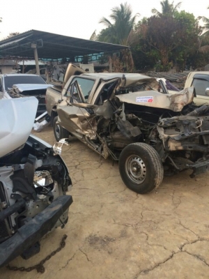 ซากดีเเมกด์ เครื่อง2500 ปี05 เเยกขายทุกอย่างทั้งคันสนใจสอบถามได้มีหลายรุ่นทั้งเก๋งเเละกระบะ