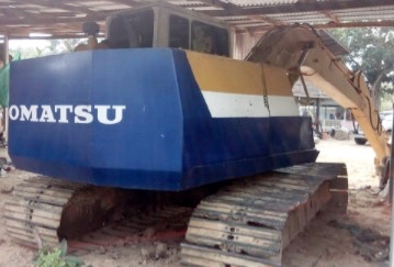 KOMATSU PC 120-5 คอนโทรลสั้น บอดี้สวยเต็ม เครื่องเดิมปั๊มเดิมแห้งดีแรงดีทำงานเร็ว ภายในห้องเก๋งคอนโทรลสั้นใช้งานง่าย สะอาดสวย ภายนอกบูมอาร์มสวยไม่ปะไม่ดาม ช่วงล่างเอวแน่นดี โรลเลอร์โซ่ใบแทรกประมาณ 60\% พร้อมใช้งาน เอกสารสัญญาซื้อขาย ราคาต่อรองได้ครับ