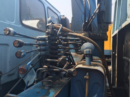 ขายรถ 10 ล้อ 1 เพลา / อีซูซุ ร๊อคกี้ 175 แรง เครน 5 ตัน 5 ปอก  ทานาโด ท้อง V  /  ปี 32 พ.พาวเวอร์  ยางใหม่ 10 เส้น สนใจติดต่อได้ที่ 081-9420141  ,  081-5715326