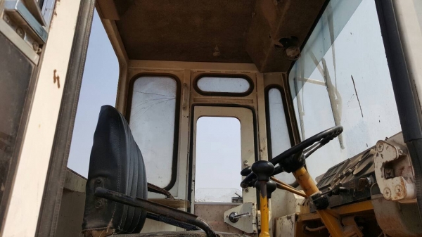 ขาย รถตัก KOMATSU 515 เครื่องเดิม DA640 ปั้มดี รถใช้งานอยู่เป็นประจำ ราคาต่อรองได้ ขาย รถตัก KOMATSU 515 เครื่องเดิม DA640 ปั้มดี รถใช้งานอยู่เป็นประจำ ราคาต่อรองได้