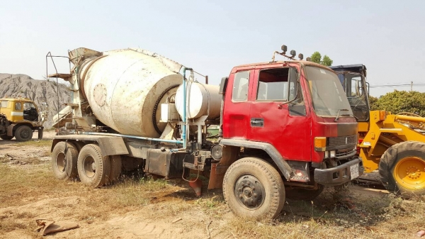 ขาย รถโม่ปูน 5 คิว 10 ล้อ 2 เพลา ISUZU SRZ450 เครื่อง DH100 240 แรงม้า คัสซีสวยตลอดเส้น รถใช้งานได้ปกติ ทะเบียนพร้อมโอนครับ