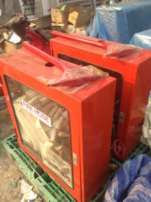 ตู้เก็บอุปกรณ์ดับเพลิง2 ตู้ สายพร้อมหัว 3เส้น วาวล์1 ขวาน 2 ขาย15,000บาทขายเหมา ไม่เเยก