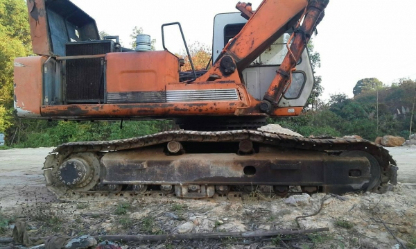 ขาย 465,000 รถแบคโฮ HITACHI  EX 220-1 เครื่องดีปั้มแรงเอวแน่นช่วงล่างดีรถพร้อมใช้ 090-772-3710 090-772-3708