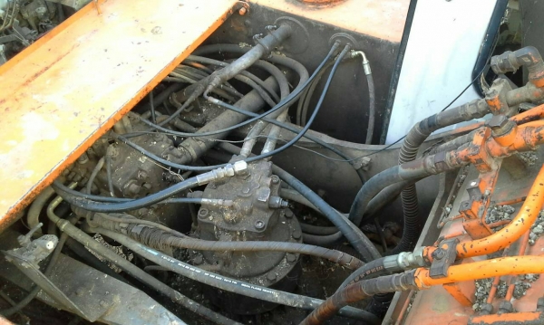 ขาย 465,000 รถแบคโฮ HITACHI  EX 220-1 เครื่องดีปั้มแรงเอวแน่นช่วงล่างดีรถพร้อมใช้ 090-772-3710 090-772-3708