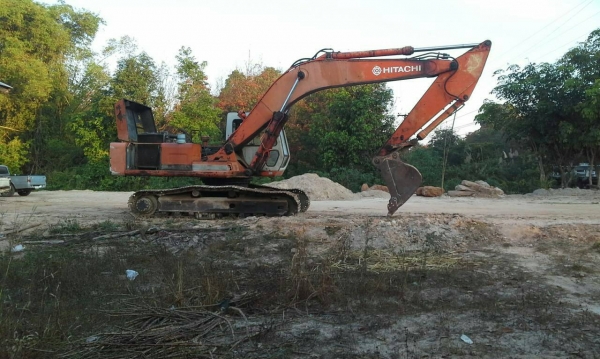 ขาย 465,000 รถแบคโฮ HITACHI  EX 220-1 เครื่องดีปั้มแรงเอวแน่นช่วงล่างดีรถพร้อมใช้ 090-772-3710 090-772-3708
