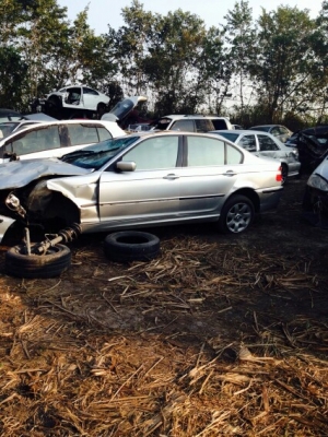 ซาก BMW E46 เเยกขายอะไหลได้ทั้งหมดทั้งคันสนใจสอบถามได้มีหลายรุ่นทั้งเก๋งเเละกระบะ