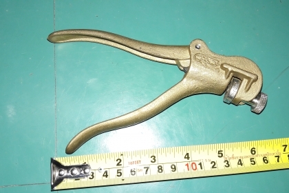 ขายคัดคองเลื่อยตราหมึกเบ็ดเก่าเก็บ SQUIDHOOK Made in England. ขายคัดคองเลื่อยตราหมึกเบ็ดเก่าเก็บ SQUIDHOOK Made in England.