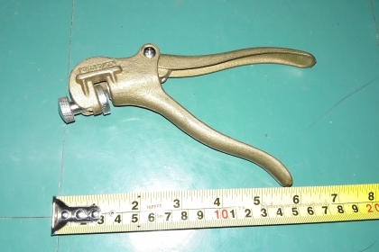 ขายคัดคองเลื่อยตราหมึกเบ็ดเก่าเก็บ SQUIDHOOK Made in England. ขายคัดคองเลื่อยตราหมึกเบ็ดเก่าเก็บ SQUIDHOOK Made in England.