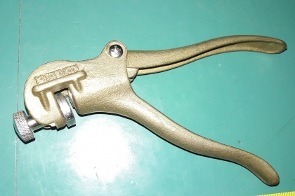 ขายคัดคองเลื่อยตราหมึกเบ็ดเก่าเก็บ SQUIDHOOK Made in England.