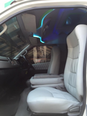 รถตู้ ดีเซลล์ปี 2009// แต่งวีไอพี // เบาะ 3 แถว //ราคา 829,000 บาท โทร. 0922726669 ตันหยง