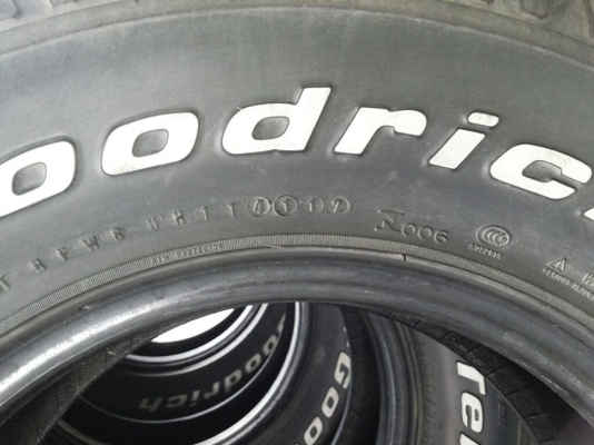 ยาง BF goodrich allterrain 265/75/16 ยางสวยดอกเต็ม หนวดครบ