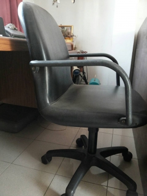 โต๊ะทำงานพร้อมเก้าอี้สภาพสวยของใช้เอง