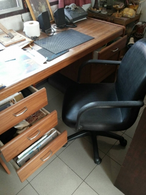 โต๊ะทำงานพร้อมเก้าอี้สภาพสวยของใช้เอง