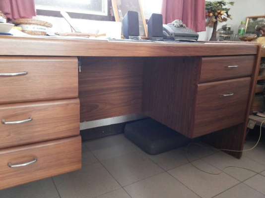 โต๊ะทำงานพร้อมเก้าอี้สภาพสวยของใช้เอง