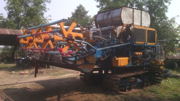 รถเกี่ยวข้าวอำนวยการช่าง600,000