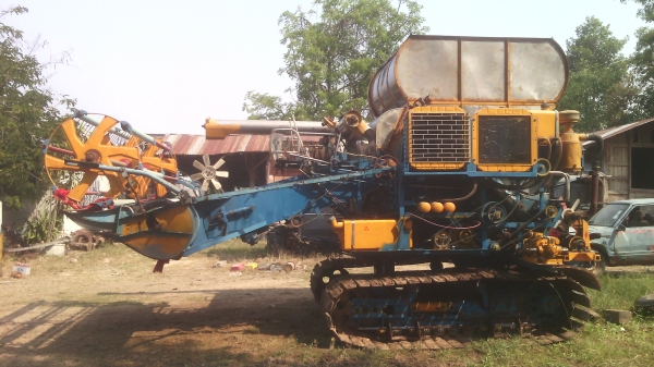 รถเกี่ยวข้าวอำนวยการช่าง600,000