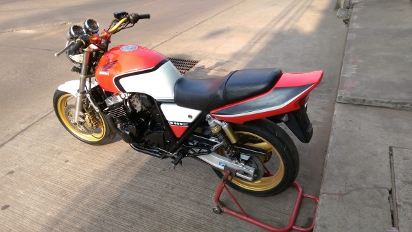 ขายคับ HONDA CB400 ปี98เวอร์ชั่นSไมล์แดง สีสวย ท่อแต่ง แฮนด์แต่ง อินวอยส์ สรรพสามิตร ราคา 67500 บาท ส่งได้ทั่วไทยคับ สนใจติดต่อ 081-0578282 FACEBOOK ชาญณรงค์ ป๊อป ชัยอมฤต ไอดีไลน์ POPBIGBIKESAKON คับ สนใจรถสวย ถูก ดี ต้อง POP BIGBIKE SAKONNAKHON คลิปวิดีโ