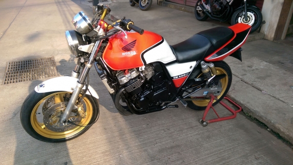 ขายคับ HONDA CB400 ปี98เวอร์ชั่นSไมล์แดง สีสวย ท่อแต่ง แฮนด์แต่ง อินวอยส์ สรรพสามิตร ราคา 67500 บาท ส่งได้ทั่วไทยคับ สนใจติดต่อ 081-0578282 FACEBOOK ชาญณรงค์ ป๊อป ชัยอมฤต ไอดีไลน์ POPBIGBIKESAKON คับ สนใจรถสวย ถูก ดี ต้อง POP BIGBIKE SAKONNAKHON คลิปวิดีโ
