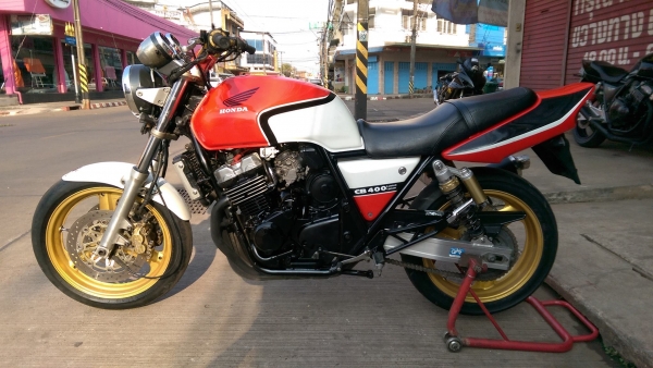 ขายคับ HONDA CB400 ปี98เวอร์ชั่นSไมล์แดง สีสวย ท่อแต่ง แฮนด์แต่ง อินวอยส์ สรรพสามิตร ราคา 67500 บาท ส่งได้ทั่วไทยคับ สนใจติดต่อ 081-0578282 FACEBOOK ชาญณรงค์ ป๊อป ชัยอมฤต ไอดีไลน์ POPBIGBIKESAKON คับ สนใจรถสวย ถูก ดี ต้อง POP BIGBIKE SAKONNAKHON คลิปวิดีโ