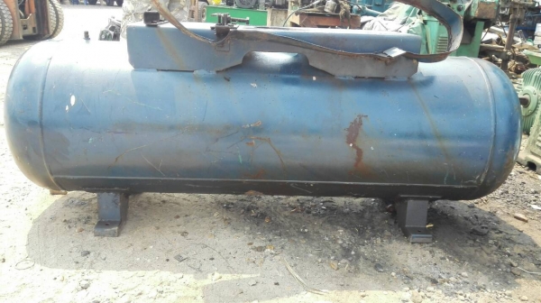 Sell>> ถังลม Champions USA. ขนาด 300 ลิตร. สภาพเดิมไม่มีผุ ถังหนา สวยๆเดิมๆพร้อมใช้.