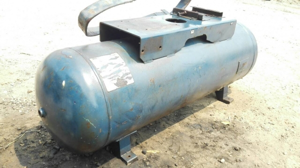 Sell>> ถังลม Champions USA. ขนาด 300 ลิตร. สภาพเดิมไม่มีผุ ถังหนา สวยๆเดิมๆพร้อมใช้.