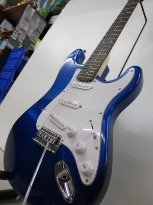 กีต้าร์ไฟฟ้า 3 แท็ค ยี่ห้อ Helium สีน้ำเงิน คอดำ ของใหม่