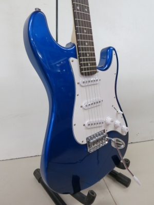 กีต้าร์ไฟฟ้า 3 แท็ค ยี่ห้อ Helium สีน้ำเงิน คอดำ ของใหม่