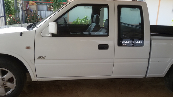 isuzu ดาร์ก้อน เครื่อง 2500 cc รุ่นหน้าหวีตัวจริง หน้าหลังเดิมๆ รถสภาพดีมาก