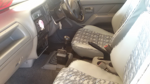 isuzu ดาร์ก้อน เครื่อง 2500 cc รุ่นหน้าหวีตัวจริง หน้าหลังเดิมๆ รถสภาพดีมาก