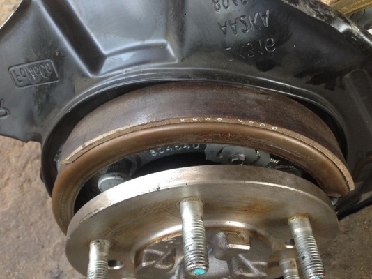 เพลารถไม่รู้เพลาอะไรแต่เป็นของใหม่ 6 น็อต ขายเส้นล่ะ 1200 บาทต่อเส้น