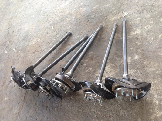 เพลารถไม่รู้เพลาอะไรแต่เป็นของใหม่ 6 น็อต ขายเส้นล่ะ 1200 บาทต่อเส้น