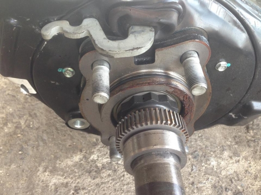 เพลารถไม่รู้เพลาอะไรแต่เป็นของใหม่ 6 น็อต ขายเส้นล่ะ 1200 บาทต่อเส้น