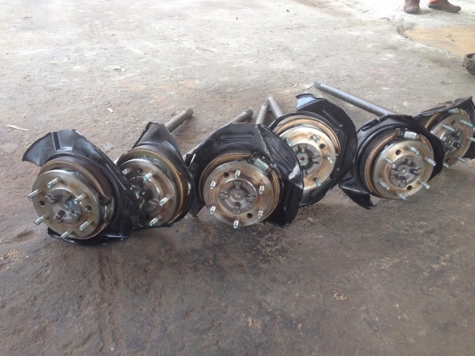 เพลารถไม่รู้เพลาอะไรแต่เป็นของใหม่ 6 น็อต ขายเส้นล่ะ 1200 บาทต่อเส้น