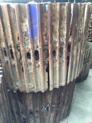 โซ่พร้อมใบเก่า kobelco sk220-3-5 ใบยาว 80 ซม เส้นละ 45,000