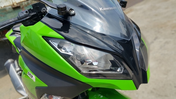 Ninja300 2013 Special Edition วิ่ง 9000 กิโล พร้อมใช้ ต่อรองราคาได้ครับ