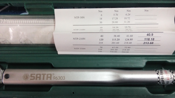 ขายประแจวัดทอร์ค (ประแจปอนด์) SATA 96304 ความสามารถในการวัด 40-210Nm. ขนาด 1/2" ความยาว 535 mm.
