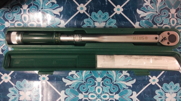 ขายประแจวัดทอร์ค (ประแจปอนด์) SATA 96304 ความสามารถในการวัด 40-210Nm. ขนาด 1/2" ความยาว 535 mm.