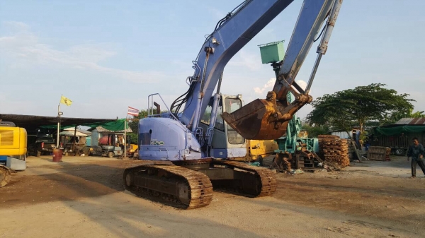 ขายครับKomatsu PC228 สภาพพร้อมใช้งานครับสนใจติดต่อ0851562314 ขายครับKomatsu PC228 สภาพพร้อมใช้งานครับสนใจติดต่อ0851562314