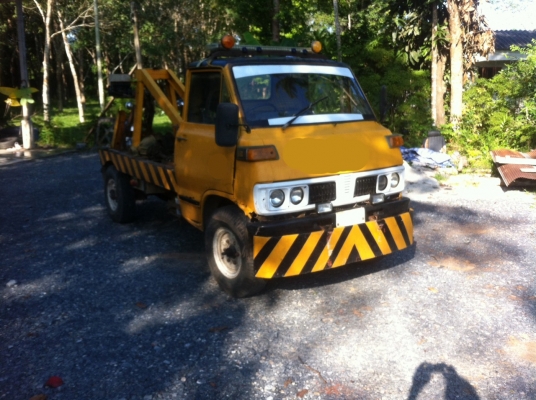 ขายด่วน รถยก 4 ล้อ daihatsu (เกียร์มือ) สภาพพร้อมใช้งานครับ