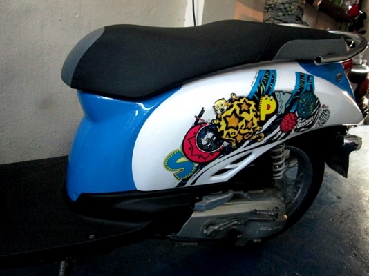 scoopy-i สีฟ้าขาว รถสวย จัดสภาพใหม่ เครื่องดีหายห่วง เบลกดี ยางดี สีสวยไร้ริ้วรอยกวนใจ ราคาสบายกระเป๋า 25900