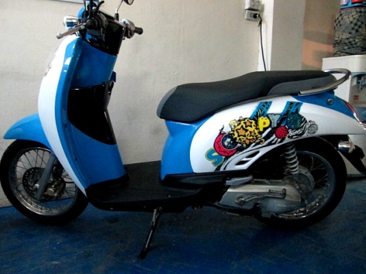 scoopy-i สีฟ้าขาว รถสวย จัดสภาพใหม่ เครื่องดีหายห่วง เบลกดี ยางดี สีสวยไร้ริ้วรอยกวนใจ ราคาสบายกระเป๋า 25900