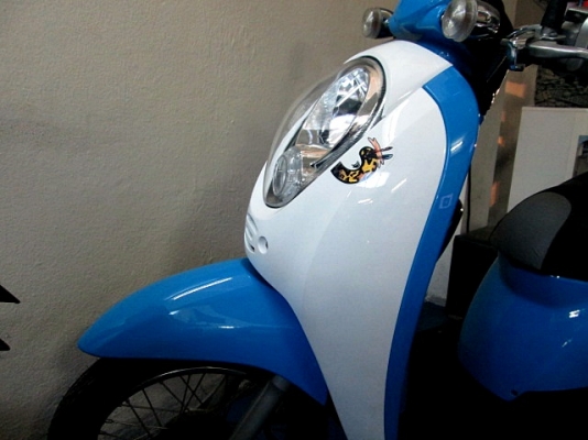 scoopy-i สีฟ้าขาว รถสวย จัดสภาพใหม่ เครื่องดีหายห่วง เบลกดี ยางดี สีสวยไร้ริ้วรอยกวนใจ ราคาสบายกระเป๋า 25900