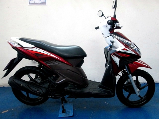 click 110 i สีแดงนํ้าตาล รุ่นท๊อป ล้อแมกซ์ คอมบายเบลก รถเดือน พฤษภาคม ปี54 รถบ้านมือเดียว ไมล์ 13xxx โล ฟรีโอน แถม 4 รายการ  24900