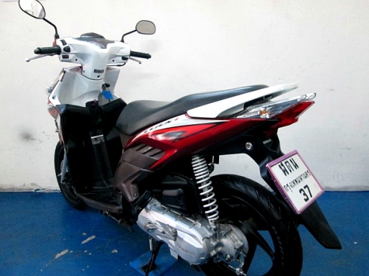 click 110 i สีแดงนํ้าตาล รุ่นท๊อป ล้อแมกซ์ คอมบายเบลก รถเดือน พฤษภาคม ปี54 รถบ้านมือเดียว ไมล์ 13xxx โล ฟรีโอน แถม 4 รายการ  24900