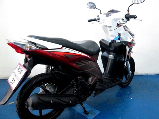 click 110 i สีแดงนํ้าตาล รุ่นท๊อป ล้อแมกซ์ คอมบายเบลก รถเดือน พฤษภาคม ปี54 รถบ้านมือเดียว ไมล์ 13xxx โล ฟรีโอน แถม 4 รายการ  24900